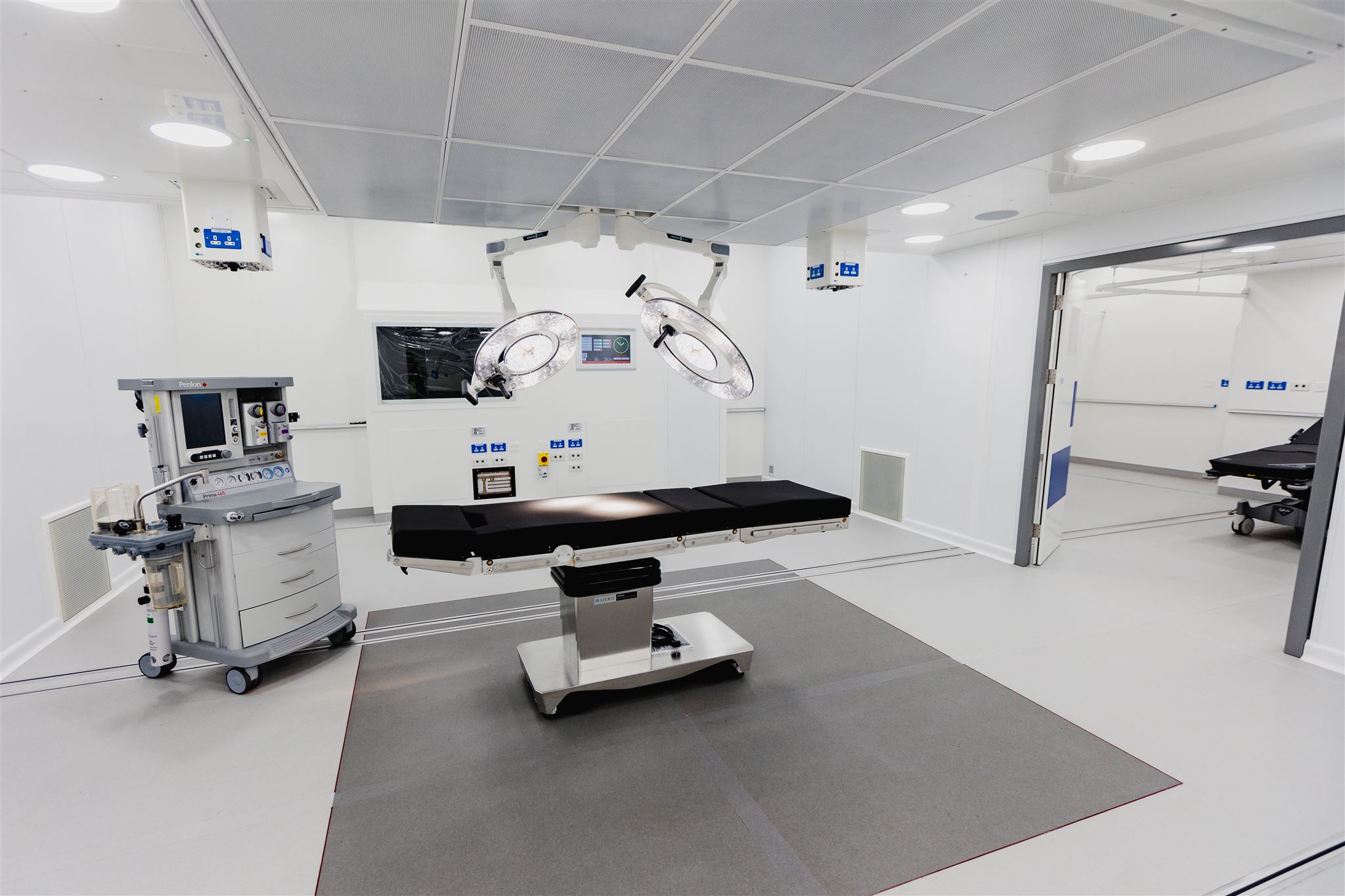 larger mobile operating theatre